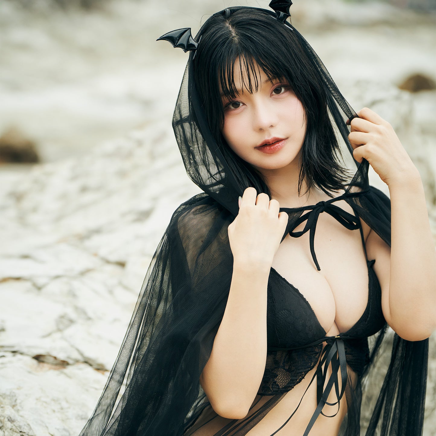 穂波あみ『白猫の秘めごと』動画付きデジタル写真集