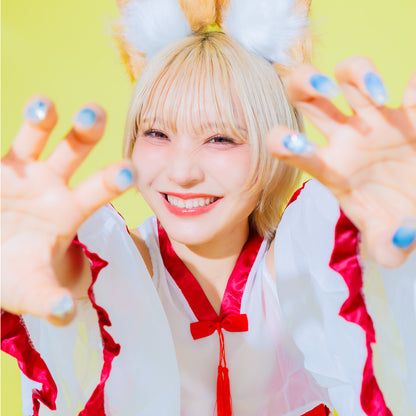 もちむぎ『Yellow Foxy Miko』デジタル写真集