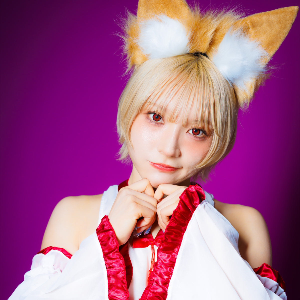 もちむぎ『Yellow Foxy Miko』デジタル写真集