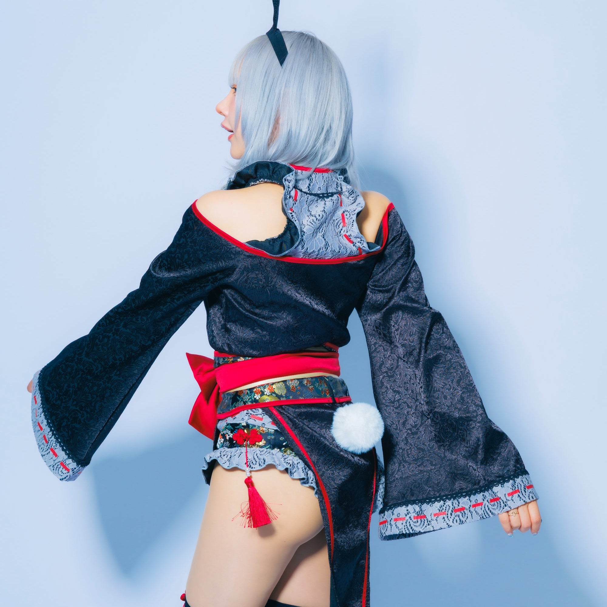 しゅまる『Pinky Miko Bunny』デジタル写真集